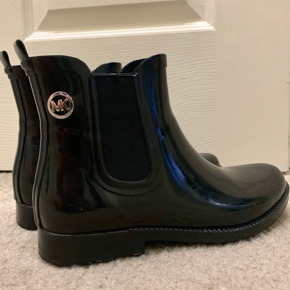 Michael Kors Chelsea Boots - Picture 1 of 4